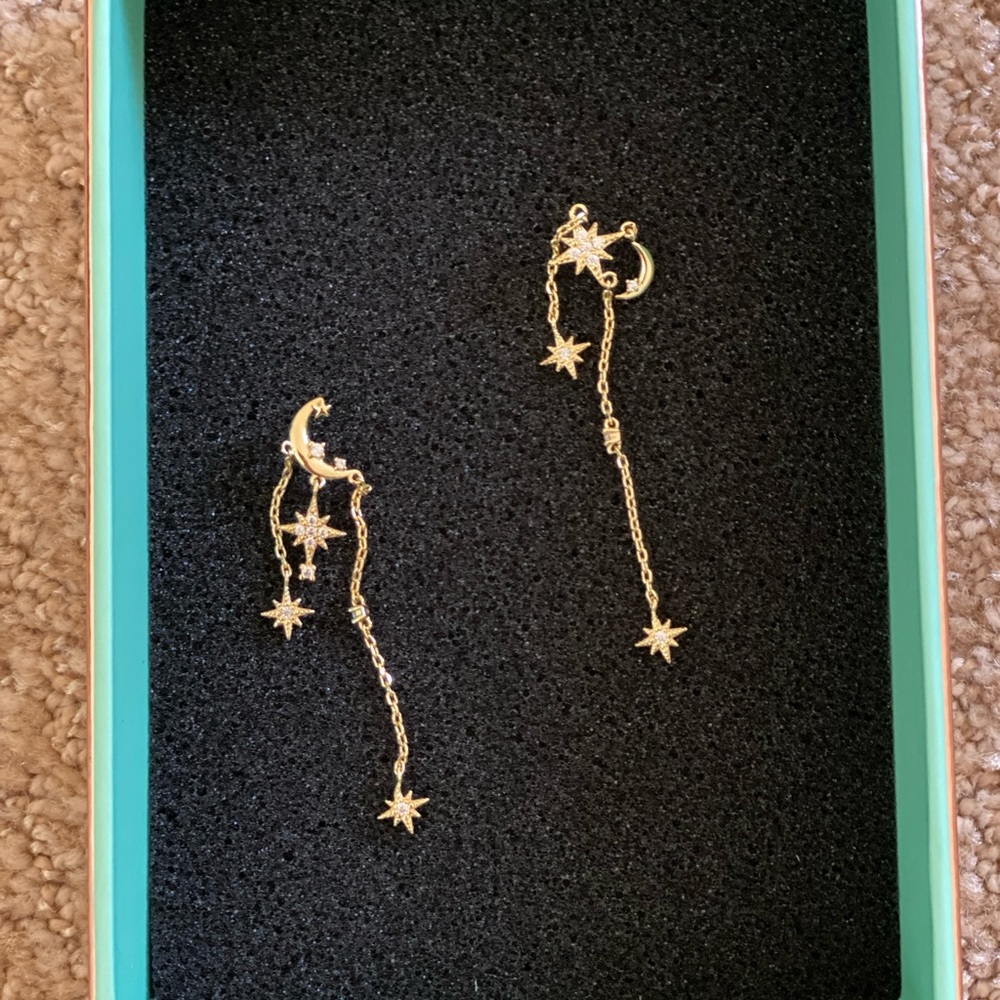 Sophisticated asymmetrical earrings with star and moon pendants